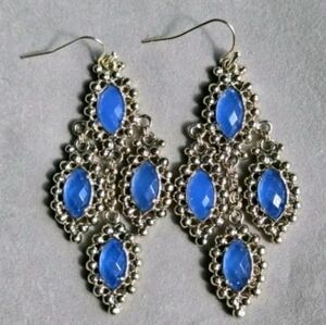 Kendra Scott Vintage Fiona Earrings in Rare Periwinkle Blue stones and Gold